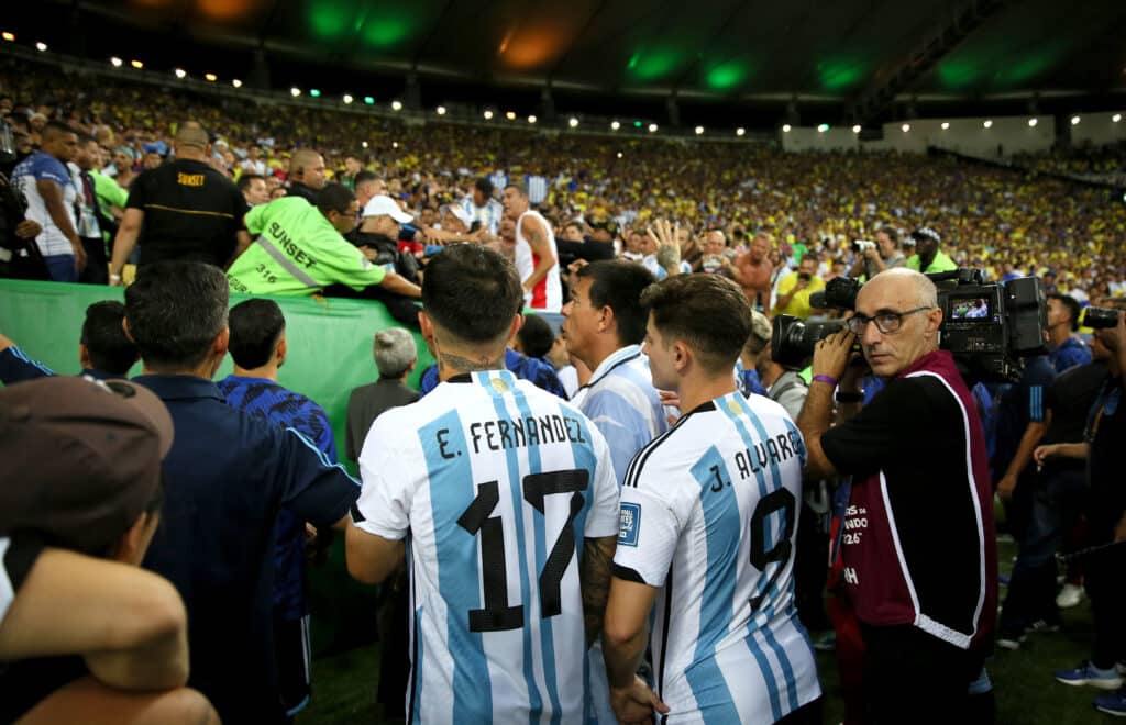 La FIFA toma medidas tras los incidentes en las Eliminatorias Sudamericanas. (Photo by MB Media/Getty Images)