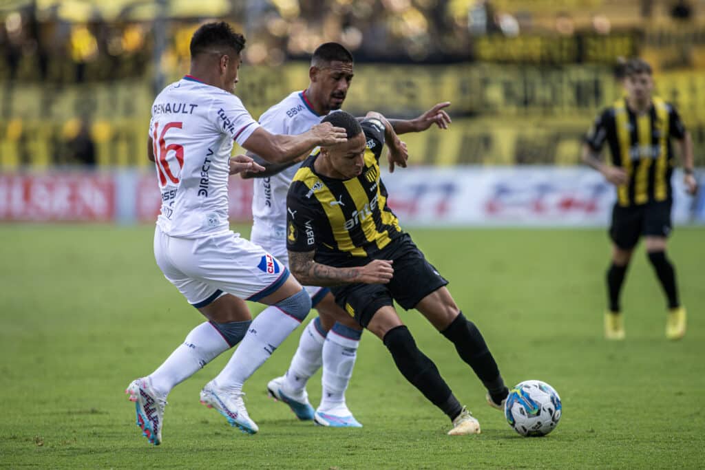 Nacional vs. Peñarol se miden por la Serie Río de la Plata.