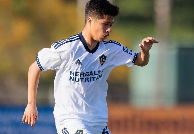 Alex Alcalá con LA Galaxy II