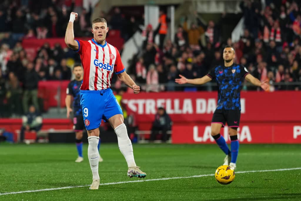 Artem Dovbyk es uno de los goleadores de La Liga y podría ser una clave en el Girona vs Real Sociedad. (Photo by Alex Caparros/Getty Images)