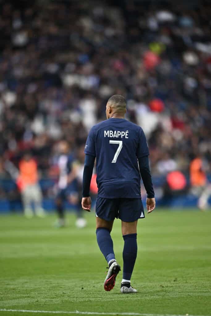 Kylian Mbappé podría ser una de las claves en el PSG vs Barcelona. (Photo by Sebastian Frej/MB Media/Getty Images)