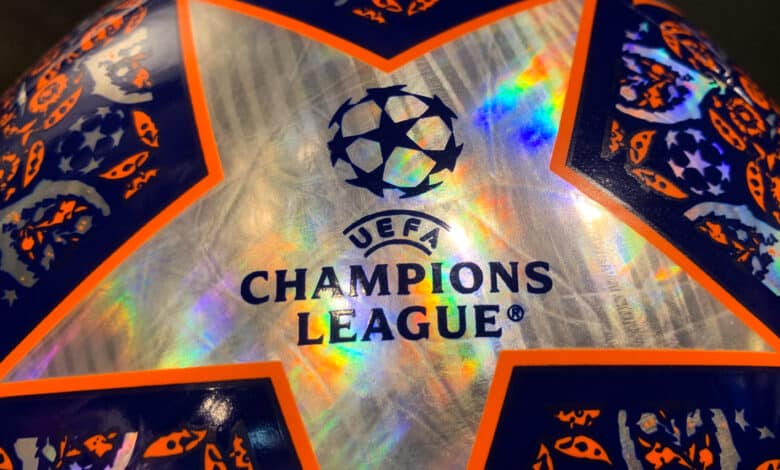 Logo de la Champions League en un balón de la campaña 2022-23.