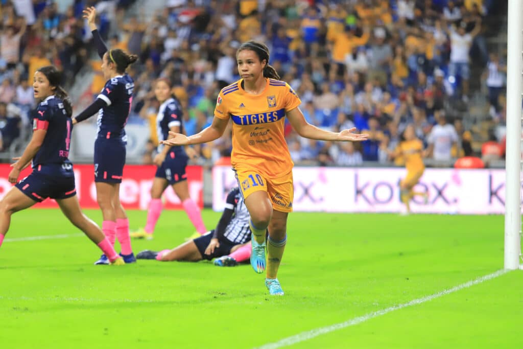 Clásico Regio Rayadas vs Tigres Liga MX Femenil Mia Fishel