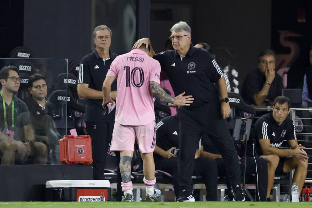 Lionel Messi será baja con Argentina y el Inter Miami por varias semanas. (Photo by Carmen Mandato/Getty Images)