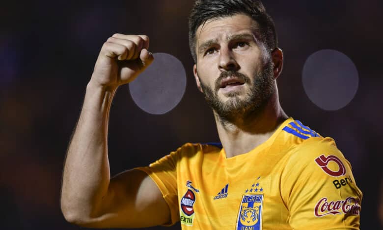 Andre-Pierre Gignac celebra una anotación en un partido de la Liga MX. américa vs tigres supercopa liga mx Tigres vs Puebla