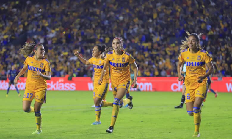 Rayadas vs Tigres liga mx femenil campeon de campeonas Natalia Villarreal Stephany Mayor, Greta Espinoza Nancy Antonio