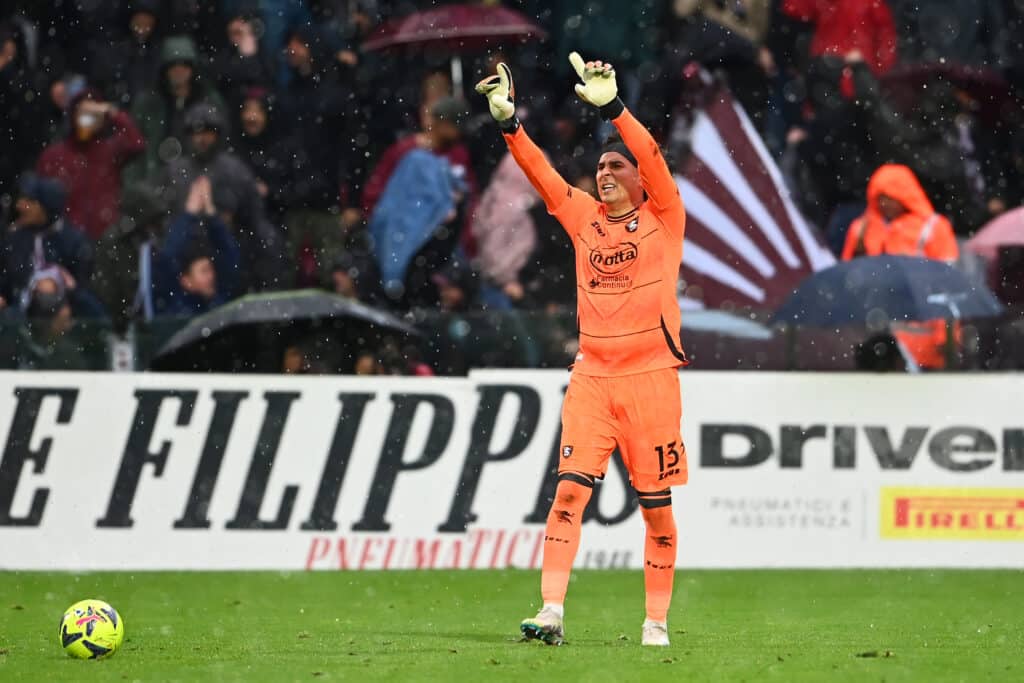 Memo Ochoa descenso Salernitana Serie A