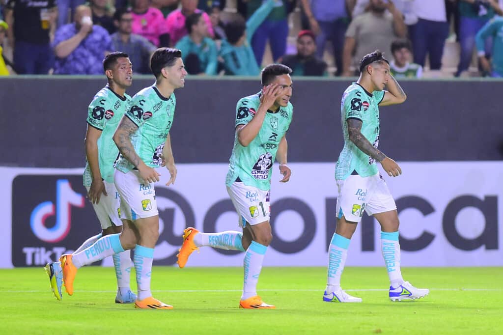 Pumas vs Léon liga mx Angel Mena