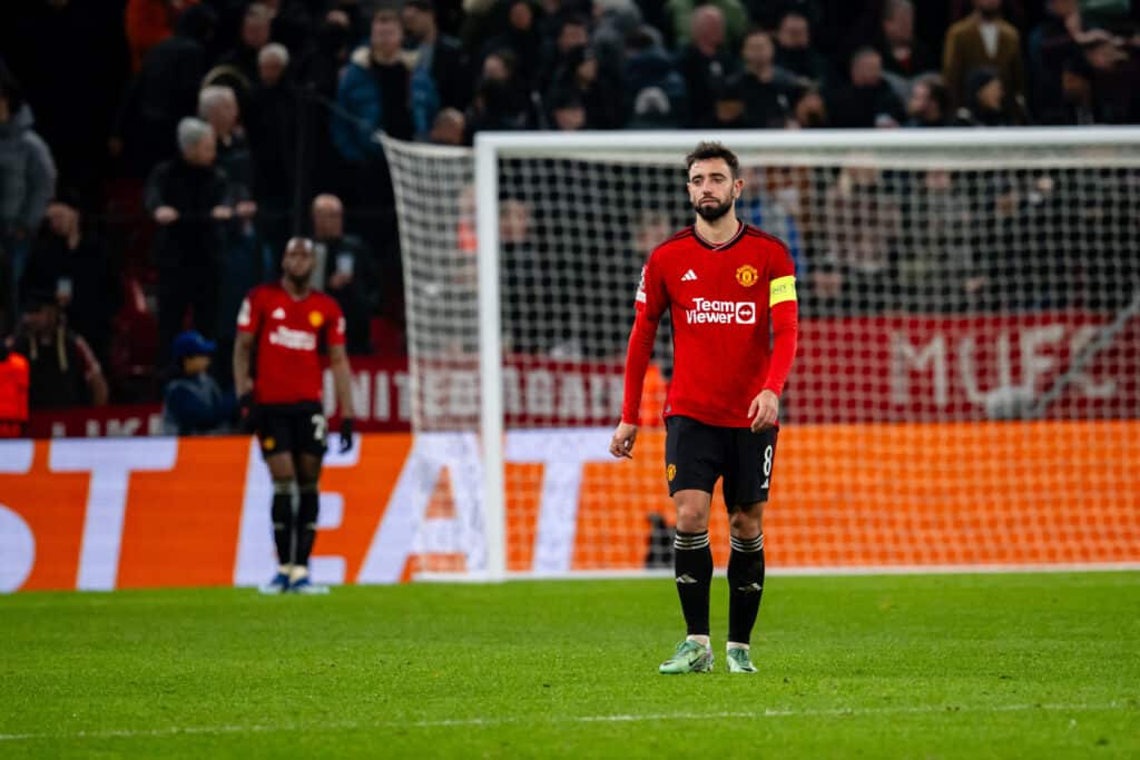 Man United vs Leicester: tras la salida de Erik Ten Hag, Bruno Fernándes ha mostrado una mejoría en su juego, lo cual ha generado algunas críticas.(Photo by Ash Donelon/Manchester United via Getty Images)