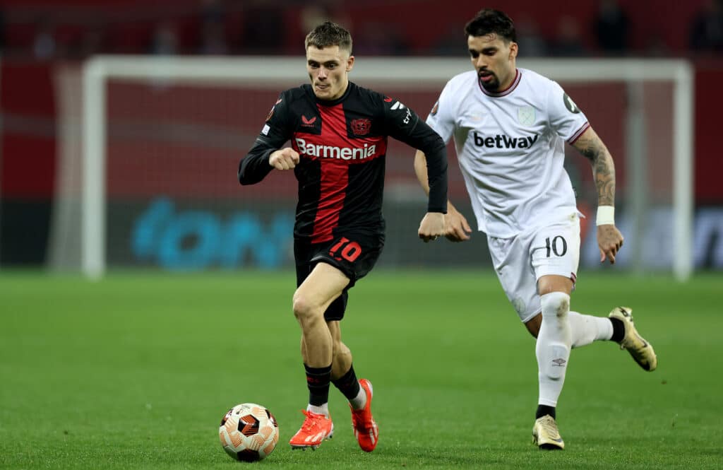 Florian Wirtz podría ser una de las claves en la Roma vs Bayer Leverkusen. (Photo by Lars Baron/Getty Images)