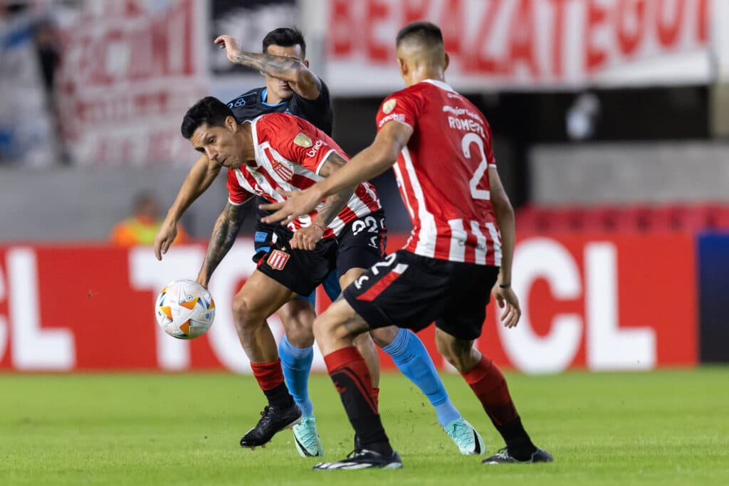 Enzo Pérez podría ser una de las claves en el Estudiantes vs Vélez. (Photo by Richard Ducker/Eurasia Sport Images/Getty Images)