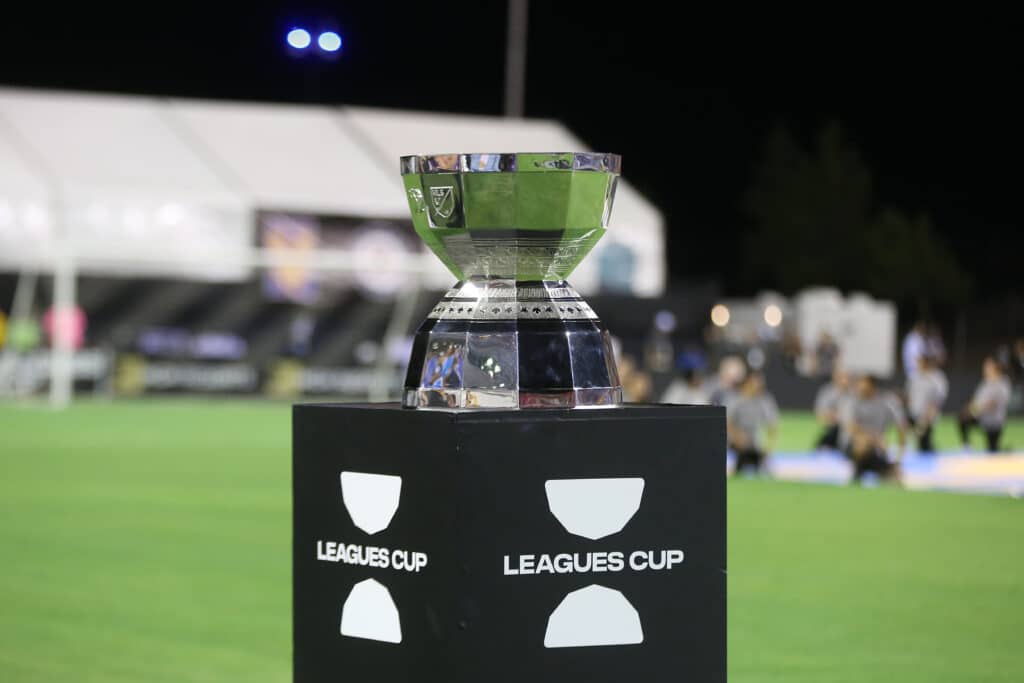 Trofeo de la Leagues Cup que recibe el equipo campeón del torneo que enfrenta a la Liga MX vs MLS. trofeo