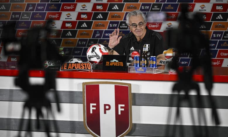 Jorge Fossati dirigirá a su equipo en Perú vs Uruguay en busca de una necesaria victoria.