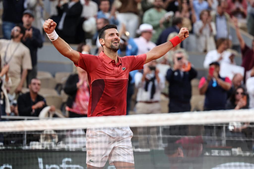 Alcaraz vs Djokovic: el serbio busca revancha en el césped inglés, dónde perdió el título en la edición pasada(Photo by Ibrahim Ezzat/NurPhoto via Getty Images)