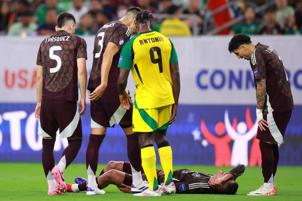Edson Álvarez lesionado méxico vs jamaica méxico vs venezuela
