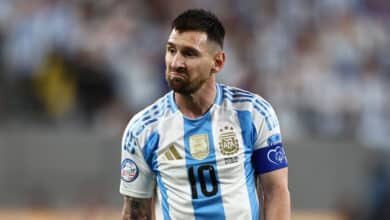 Lionel Messi debió ser atendido cuando promediaba el primer tiempo.