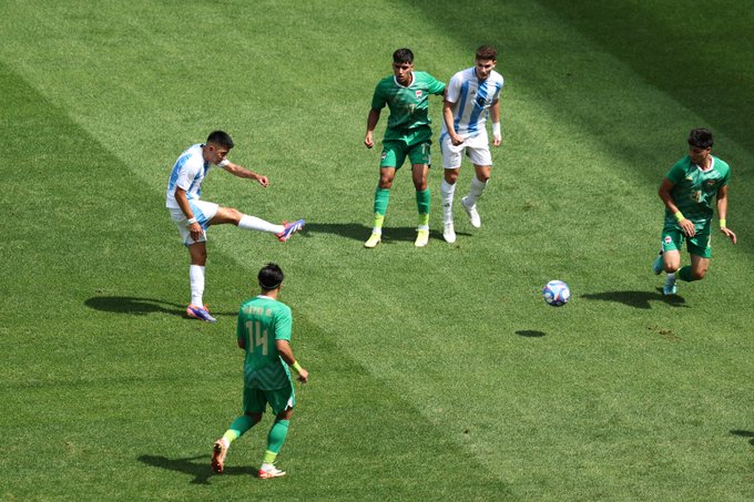 El remate de Almada tras el pase de Julián Álvarez para la victoria argentina en los Juegos Olímpicos 2024. (@afaseleccion)