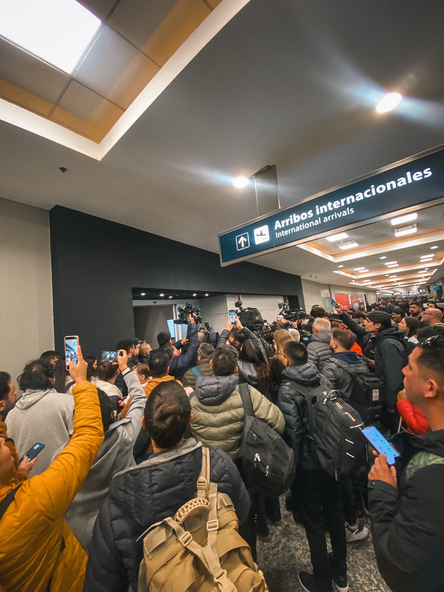 Locura en Aeroparque para recibir a Marcelo Gallardo próximo técnico de River Plate