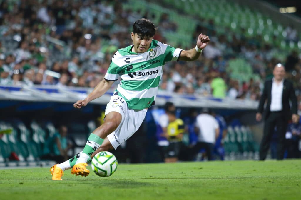 Santos vs Pumas Diego Medina