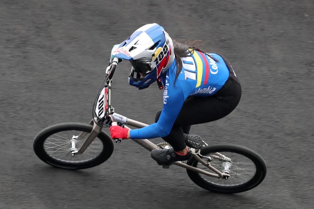 Mariana Pajón, campeona olímpica de nacionalidad colombiana, lista para conquistar París.