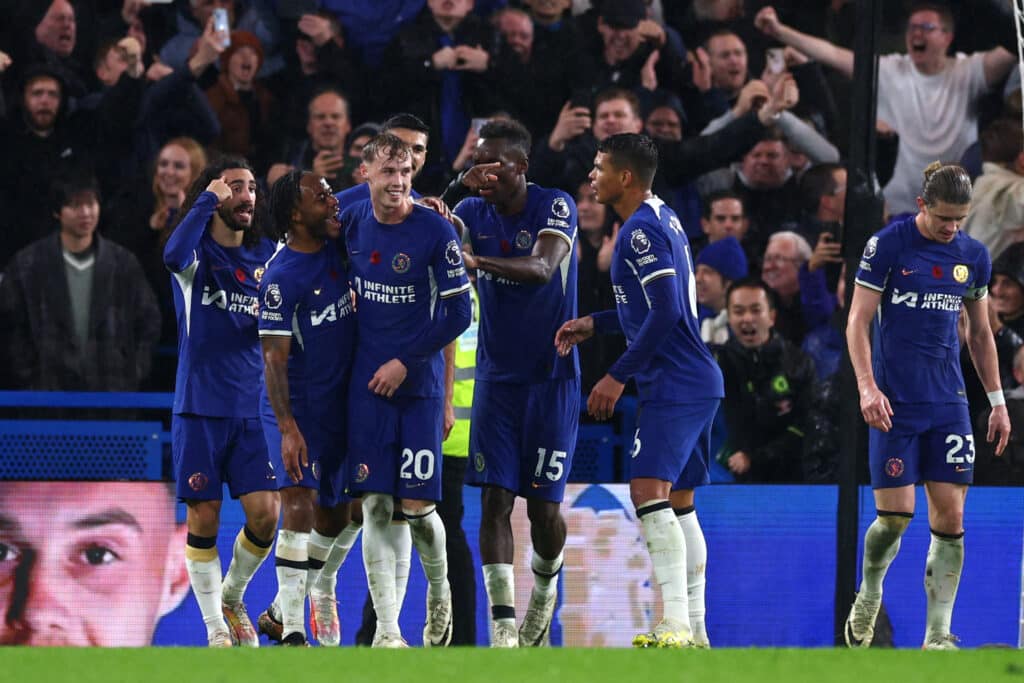 Cole Palmer del Chelsea celebra con sus compañeros después de anotar durante el partido de la Premier League 2023-24 ante Manchester City. Chelsea vs América