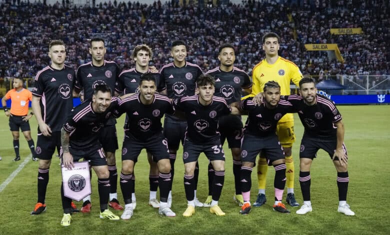 Jugadores del Inter Miami FC posan para la foto en el juego amistoso contra El Salvador en el estadio Cuscatlán. Puebla vs Inter Miami, Leagues Cup 2024