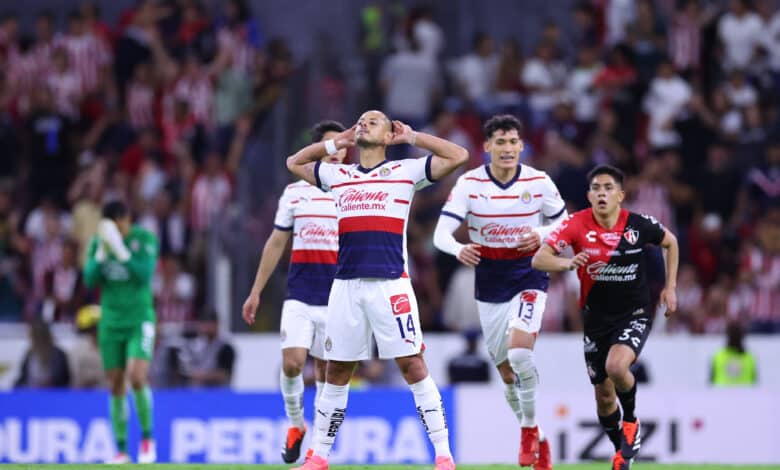 Chivas vs Toluca Javier Hernandez liga mx