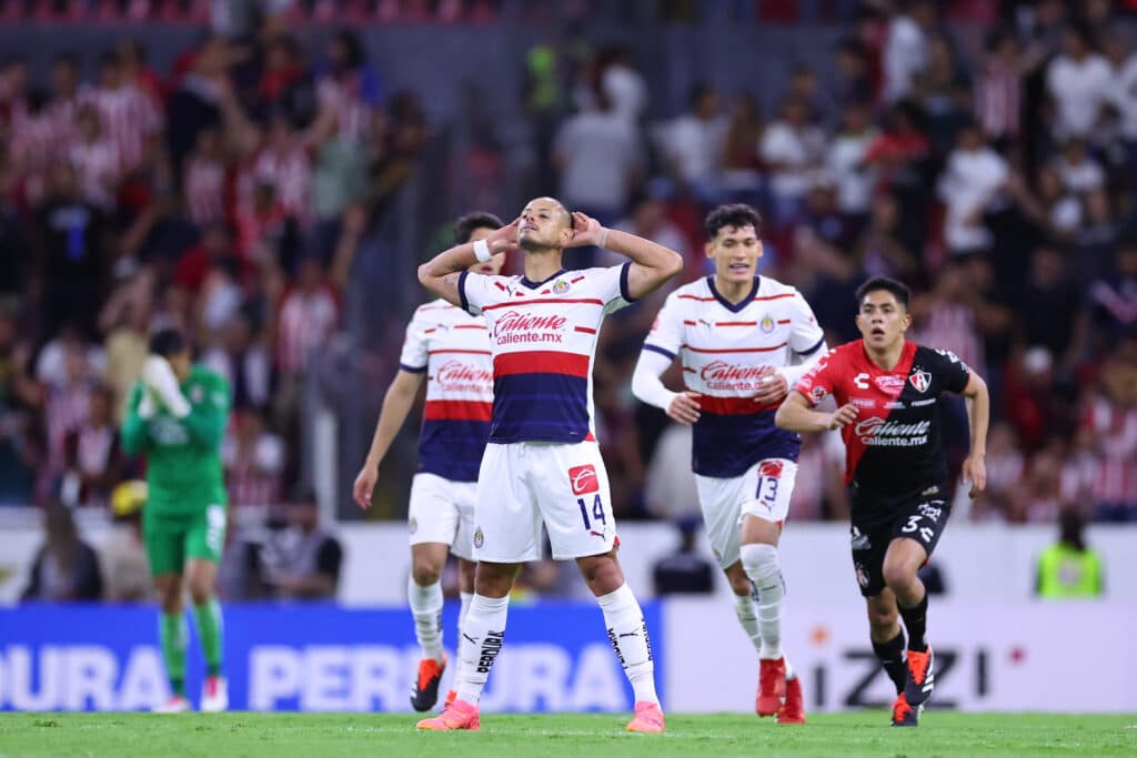 Chivas vs Mazatlán: Javier 'Chicharito' Hernández busca su primer gol en este torneo, luego de su buena actuación ante Querétaro. ¿Lo logrará? (Photo by Simon Barber/Getty Images)