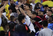 Darwin Nuñez en la pelea con los aficionados de Colombia durante la Copa América