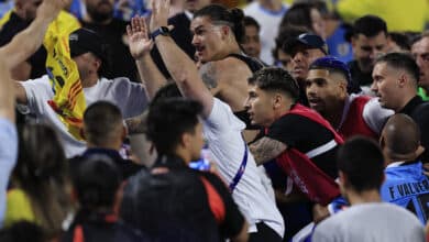 Darwin Nuñez en la pelea con los aficionados de Colombia durante la Copa América