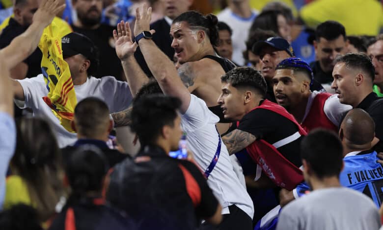 Darwin Nuñez en la pelea con los aficionados de Colombia durante la Copa América