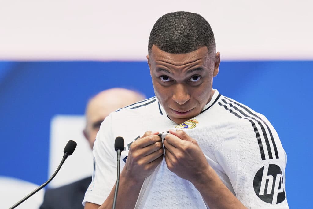 Real Madrid vs Atalanta: Kylian Mbappé debutará oficialmente con la camiseta blanca. ¿Será titular? ¿Logrará marcar?(Madrid, España. Photo by Jose Hernandez/Anadolu via Getty Images)