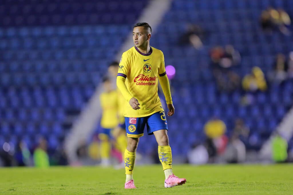 Erick Sánchez se prepara para enfrentar a dos equipos de la Premier League