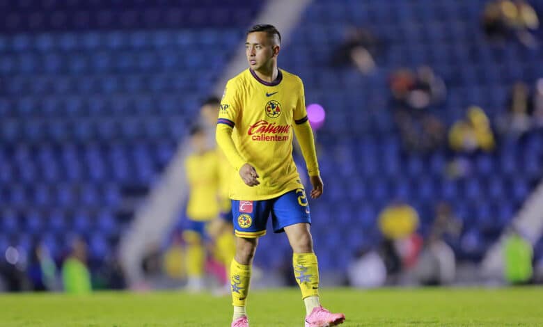 Erick Sánchez se prepara para enfrentar a dos equipos de la Premier League