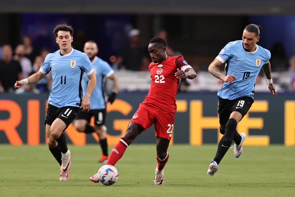 Richie Laryea en el partido por el tercer lugar de la Copa América entre Canadá y Uruguay. Copa Oro