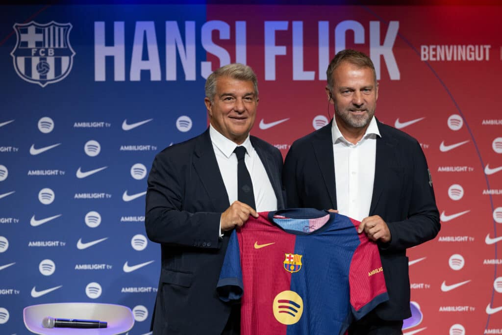 Manchester City vs Barcelona: Hansi Flick debuta como entrenador de los catalanes. ¿Logrará vencer al equipo de Pep Guardiola?(Photo by Adria Puig/Anadolu via Getty Images)