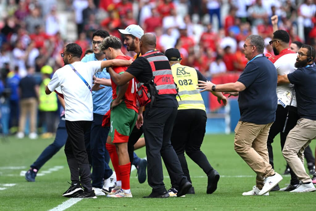 Argentina vs Marruecos: Los incidente provocados por la hinchada africana, hicieron que el partido sea suspendido por una hora(Saint-Etienne, France. Photo by Tullio M. Puglia/Getty Images)