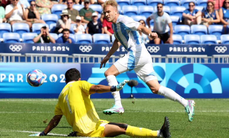 Luciano Gondou anotó el 2-1 de Argentina, el gol que desequilibró el partido.