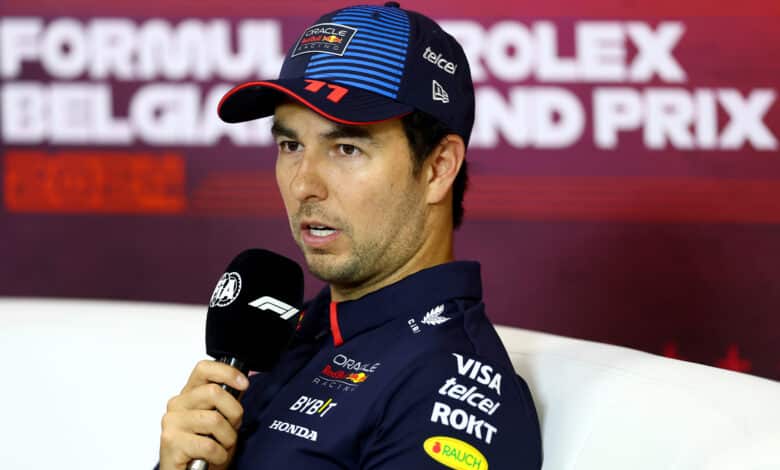 Checo Pérez seguirá con Red Bull en la segunda fase de la temporada actual.