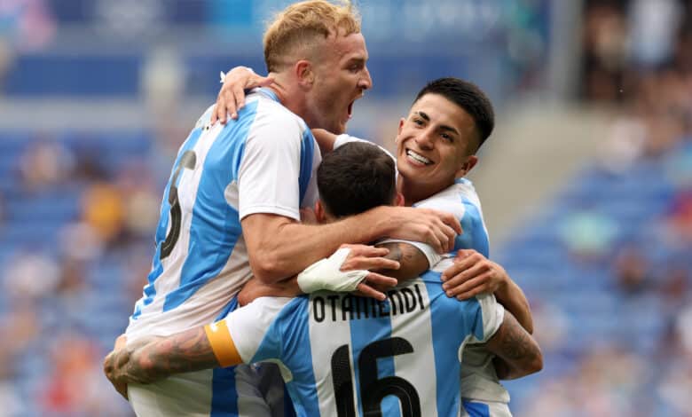 Argentina vs. Ucrania festejo del gol de Tiago Almada en los Juegos Olímpicos 2024