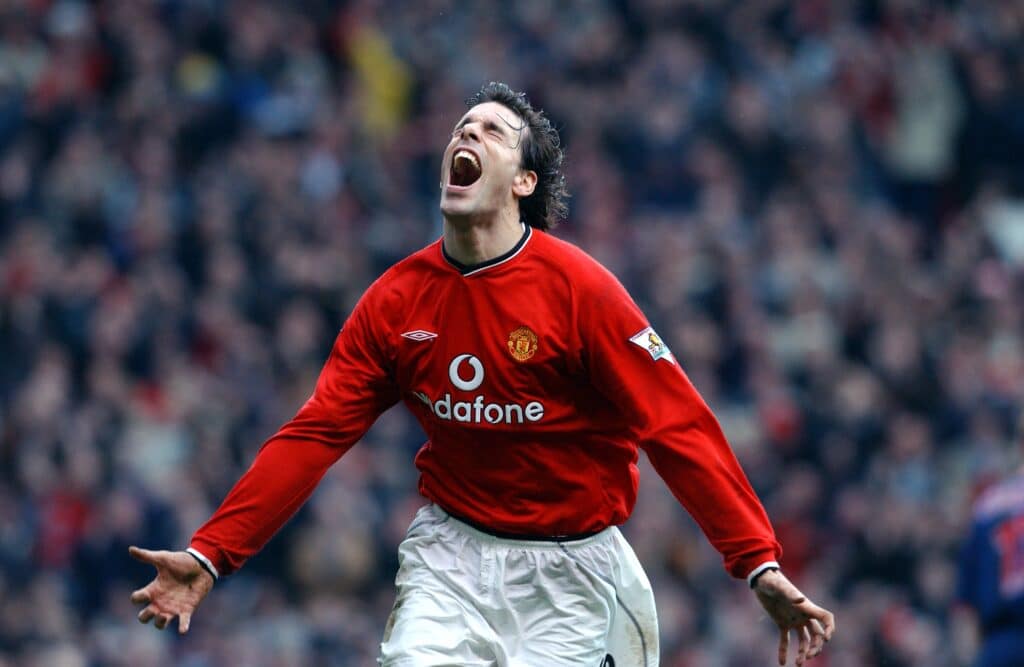 Ruud van Nistelrooy celebra al anotar un gol para el Manchester United durante el partido de la Premier League 2001-02 contra el Sunderland en Old Trafford. América