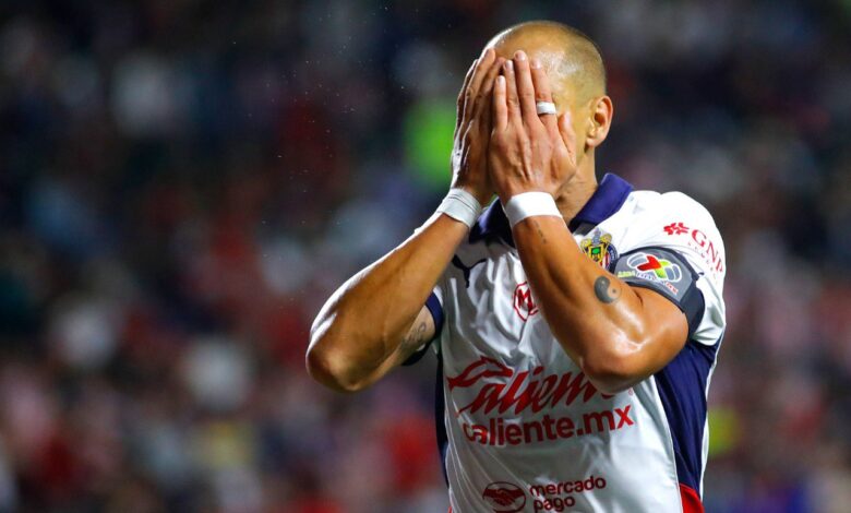 Chivas vs Mazatlán chicharito lamenta su falla en un partido del Apertura 2024 de liga mx. Chivas vs San José