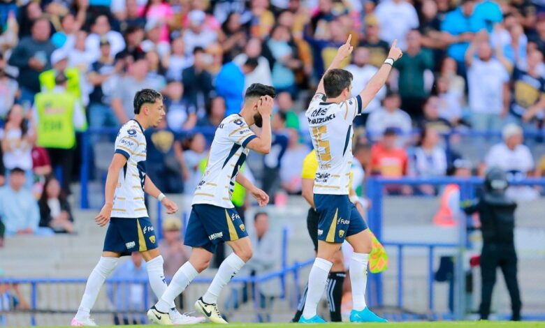 Jugadores de Pumas celebran un gol de Ulises Rivas en un partido realizado en el estadio Olímpico Universitario en el Apertura 2024 de la Liga MX. Pumas vs Austin Seattle Sounders vs Pumas Pumas vs Tigres