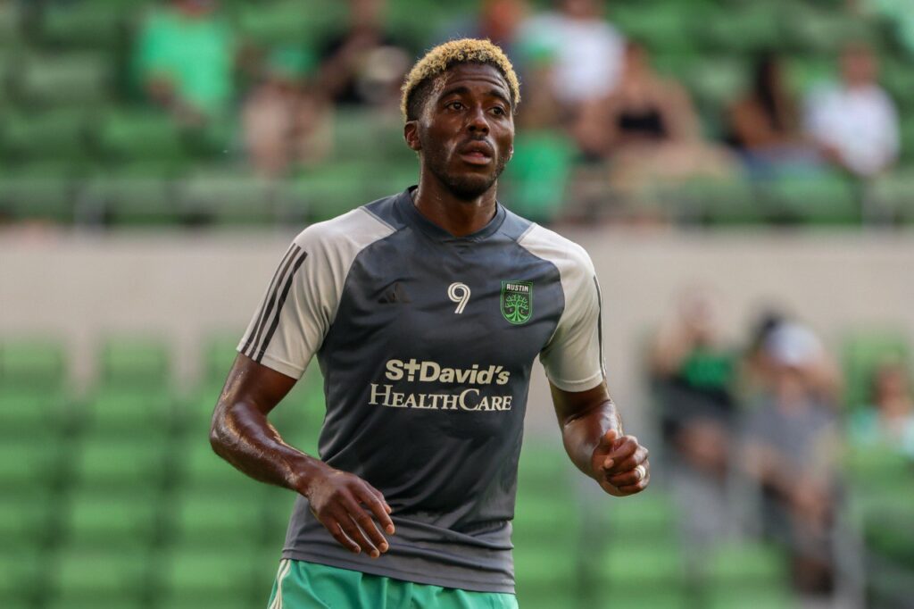 Gyasi Zardes, delantero del Austin FC con el uniforme de visitante en un partido de la MLS de la temporada 2023. Pumas vs Austin Monterrey vs Austin