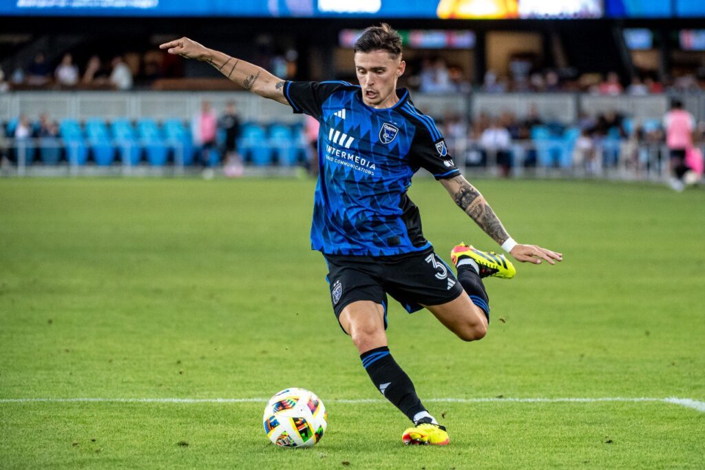 Paul Marie, defensa francés del equipo de San José Earthquakes en un partido de la temporada 2023 de la MLS. Chivas vs San José Pumas