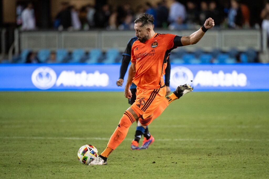 El ex jugador de la selección mexicana, Héctor Herrera, es una de las principales figuras del Houston Dynamo. Houston Dynamo vs Atlas