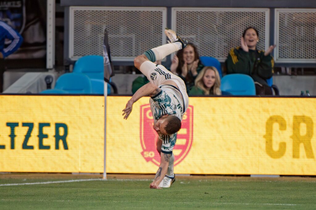 Jonathan "Cabecita" Rodríguez celebra un gol para el Portland Timbers con una espectacular marometa. Portland vs Colorado