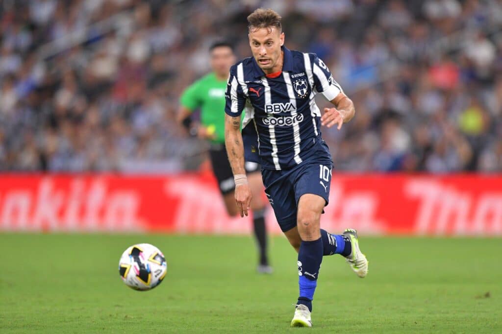 Sergio Canales de Rayados de Monterrey durante un juego del Apertura 2024 de la Liga MX. Monterrey vs Austin