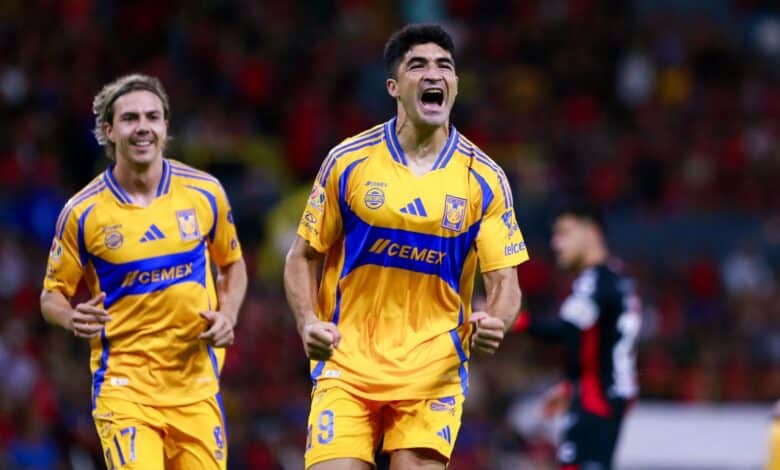 Nicolás Ibáñez y Sebastián Córdova celebran una anotación durante un duelo del Apertura 2024. Tigres vs Puebla Tigres vs Pachuca Tigres vs New York City Chivas Tigres vs Chivas