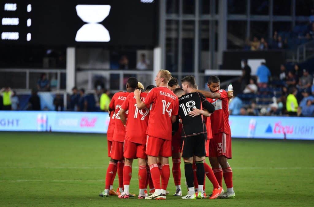 Jugadores del Chicago Fire reunidos durane un encuentro de la Leagues Cup 2024. Jugadores del Toluca en un partido del Torneo Apertura 2024 de la Liga MX en el Estadio Ciudad de los Deportes. Toluca vs Chicago